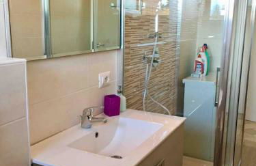 Cerro Lake view perfect for families, walk to the beach! - Photo 13