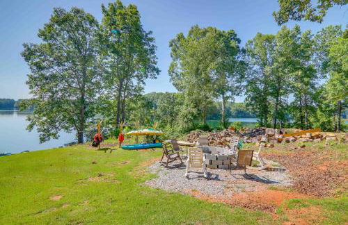 Lakefront Getaway with Porch in Athens Area! - Foto 1