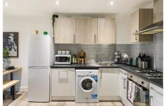 A Splash of Color: Spacious & Funky 3-BR Flat - Foto 3