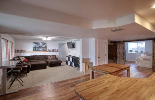 Twin Lakes Waterfront Retreat with Private Dock Fire Pit And Family Friendly Space - Foto 33