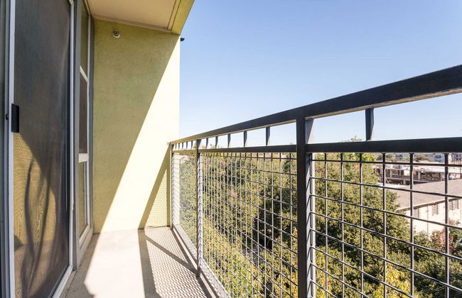 Modern Condo With Pool, Gym, Workspaces & BBQ - Foto 6