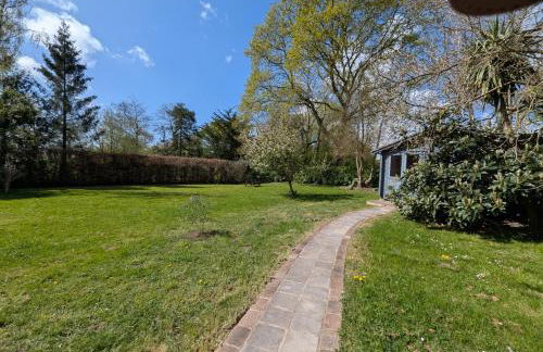 New Bury Cottage near Goodwood - Photo 28