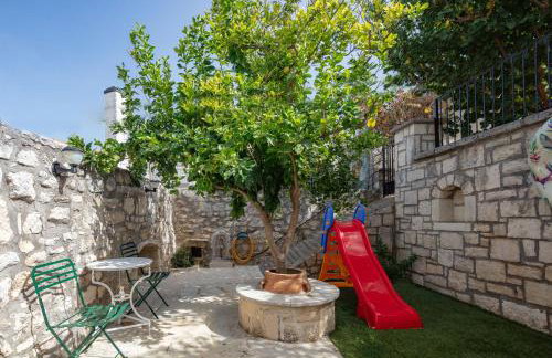 Captain's Hyatt - Photo 10