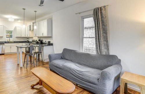 Stroll to Main St Eats! Pet-Friendly Joplin Escape - Foto 6