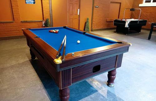 The West Wing at Eriviat Hall Hot Tub - Photo 37