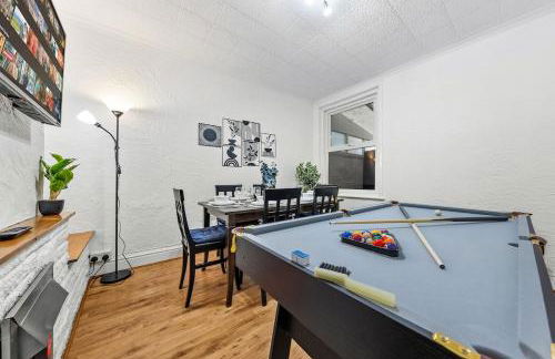 Spacious 3 beds home Close to Southampton GENERAL HOSPITAL - sleep 9 - Free Parking - Pool table - 2 Large TVs - Foto 15