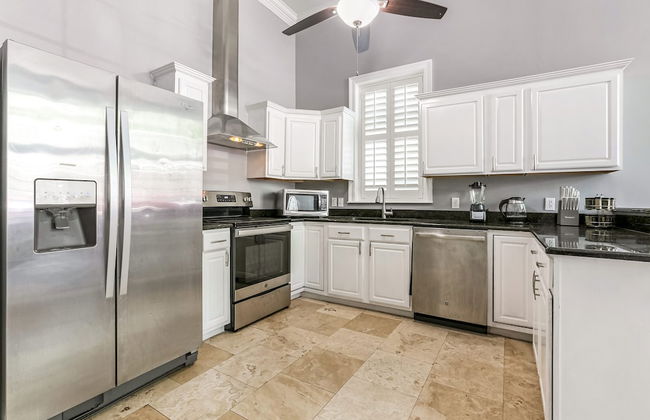 Modern 3BR Condo With Pool - Foto 27