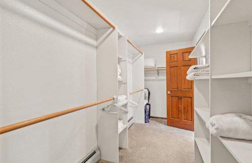 Pristine Cabin on Wooded Lot. Fantastic Location Pool Table - Foto 23