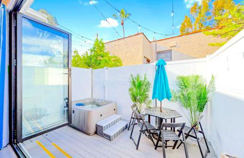 B- InstaWorthy & Family-Friendly NoHo Gem- Near Universal & Hollywood with Parking, Games, and Hot Tub - Foto 2