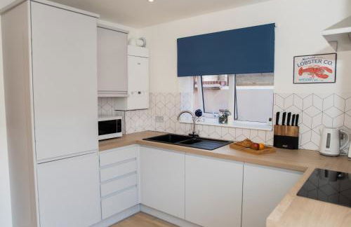 Lovely 2-bedroom Seaside Retreat with Free Parking - Foto 6