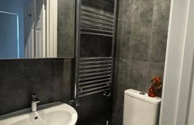 Deluxe Suite w PS5, Balcony, Netflix, Sleeps 6, ideal for relocators and professionals - Foto 6