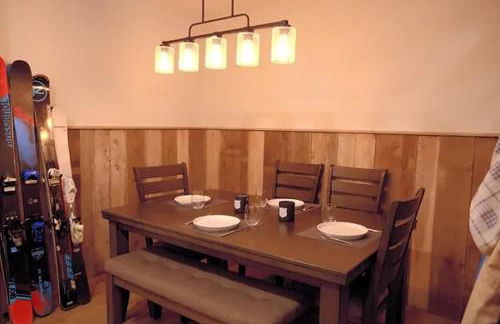 New Listing 2 bedroom +Loft 2 bath Summit E Bldg. #8 condo sleeps 8, Steps to Eagle Lodge/Chair #15 - Foto 3