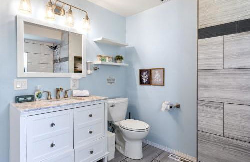 Modern Mountain View Getaway w Huge Outdoor Space - Foto 32