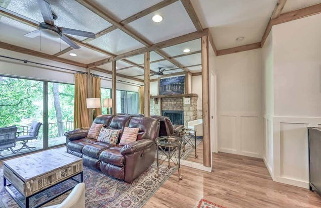 Luxurious Riverfront Condo Just 1 Blk to Schlitterbahn! - Foto 14