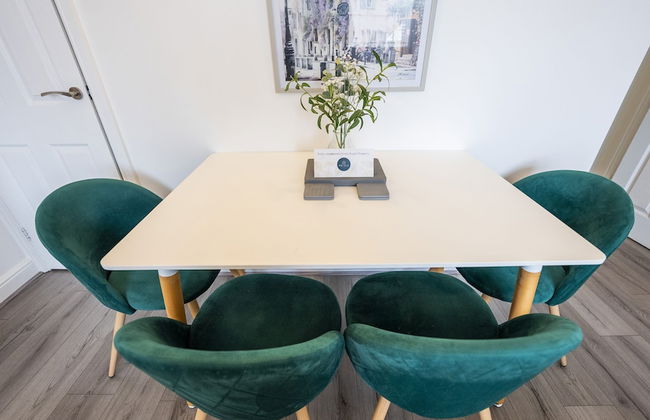 Modern Townhouse Apartment in Stratford Upon Avon With Wifi & Netflix - Photo 13