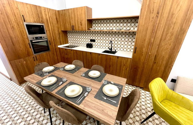 Los Angeles With 3 Bedrooms and 3 Bathrooms - Photo 4