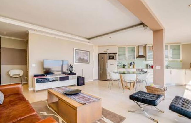 Secure Holiday Apartment w Private Pool Calico - Photo 13