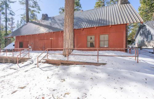 Rustic Knotty Pine - Minutes to the Water! - Photo 46