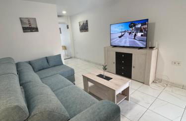 VILLA MARE - 2 beds with balcony, patio and pool and direct park access - Foto 3