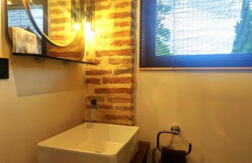 "La Case" - Magnifique ferme rénovée au cœur de la nature - Piscine privée sans vis-à-vis - Vue dégagée - Jardin - Stationnements gratuits devant la propriété - Belles prestations - Foto 13