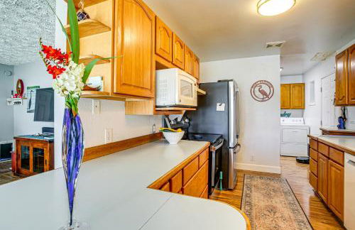 Hot Tub, Deck and Mtn Views Nine Mile Falls Duplex - Foto 9