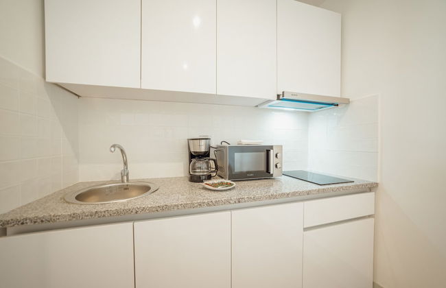 Downtown Suite C by Vacationy - Photo 13