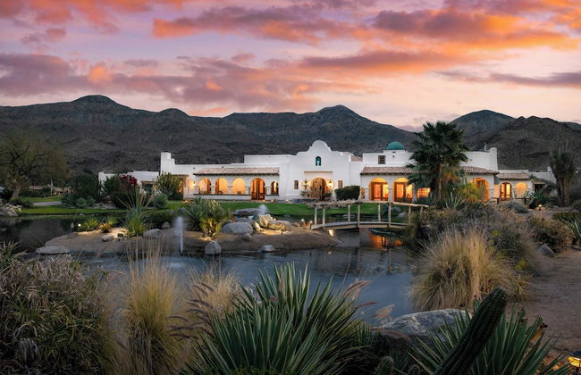 The Pond Estate by Avantstay Maximalist Designer Compound w/ 2 Casitas, Indoor + Outdoor Pools, Tennis Court, & Gorgeous Mountain Views 12k Sqft - Foto 1