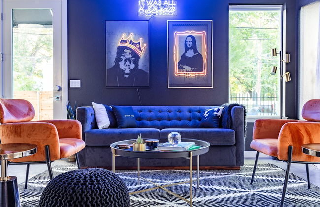 Insta-worthy Two House Corner Compound - Foto 1