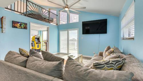 Walk to Beach Family-Friendly Galveston Home! - Foto 2