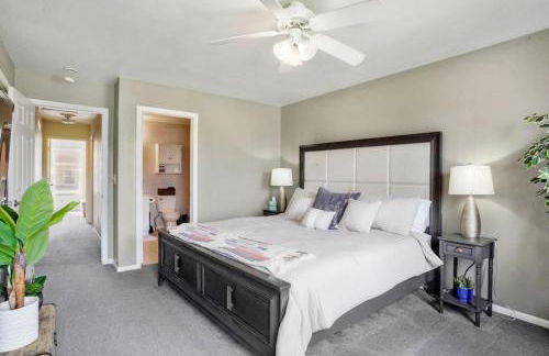 2 bed 2 and a half bath close to shopping restaurants and more - Foto 13