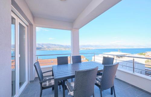 Queen's Lodge Mastrinka by Litto - Photo 10