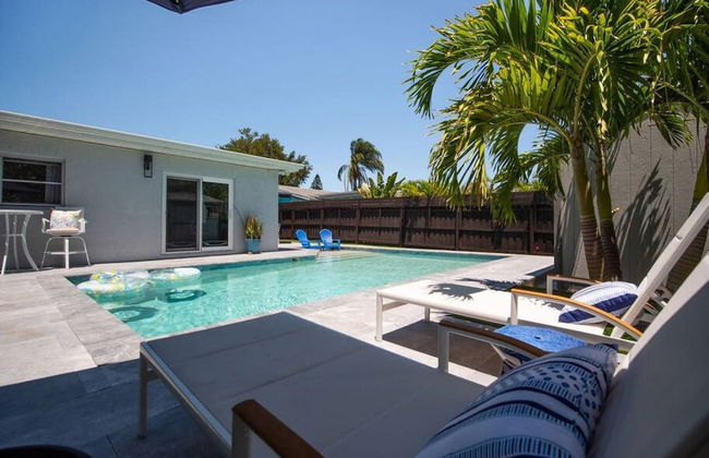 Steps to Beach Heated Pool - Foto 2