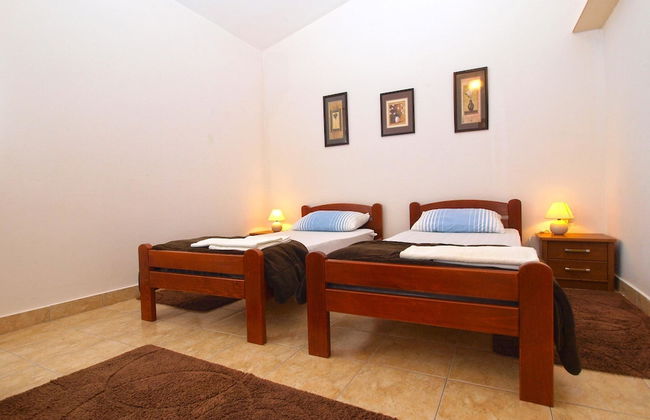 Apartment 1408 - Photo 7