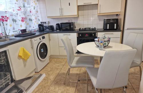 NightRest Homes 5 minutes to Luton Airport -Wifi - Free Parking -Luton - Foto 29