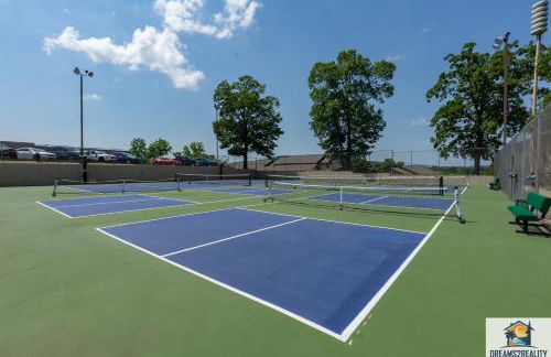 3BR Condo with Lake View - Trout Fishing - Playground - 2 Pools - Stairs Required - FREE TICKETS INCLUDED - PR69-9 - Foto 7