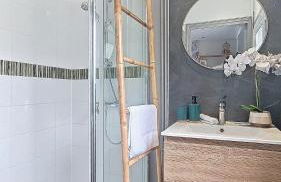 L'Oiseau du paradis - terrasse privée, parking, wifi rapide, arrivée autonome, entre gare et centre-ville, rez-de-chaussée - Foto 8