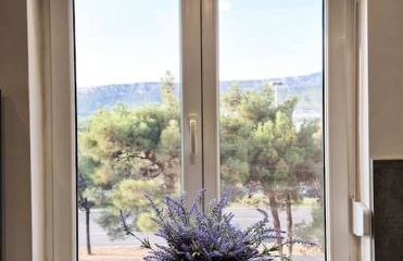 MonLux studio- FREE Public Parking- Easy & Straight Walk to the Center - Photo 14