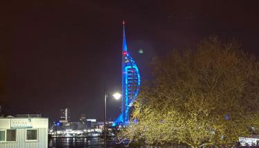 Cosy 2 bedroom modern flat close to transport link - Foto 1