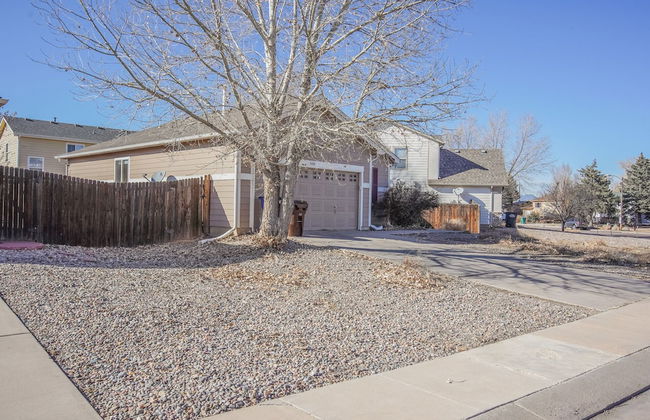 South Side COS & Ft. Carson Value Stay! Dogs OK! - Foto 24