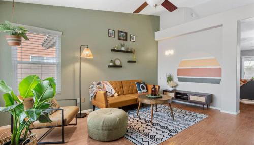 Sunkissed Private Pool 3BR Oasis w Outdoor Lounge - Foto 2