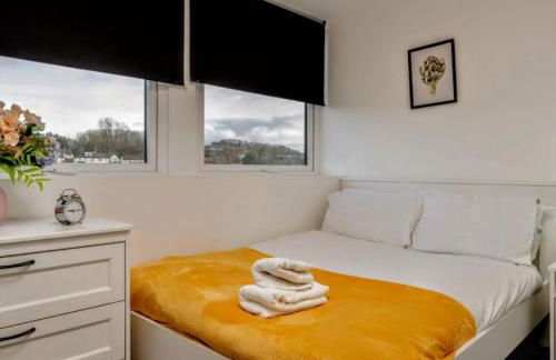 Two Bedroom by Brookland Stays Serviced Accommodation Short Lets Leeds with Free WiFi - Foto 3