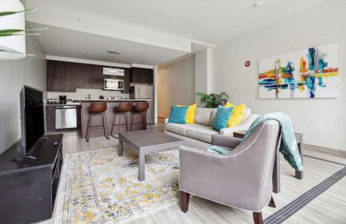 2BR Executive Downtown Apartment - Photo 14