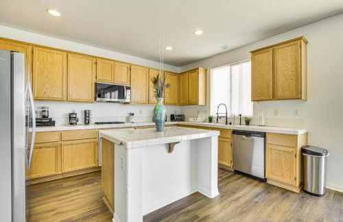 Pool Table and Charcoal Grill Home in Victorville! - Foto 9