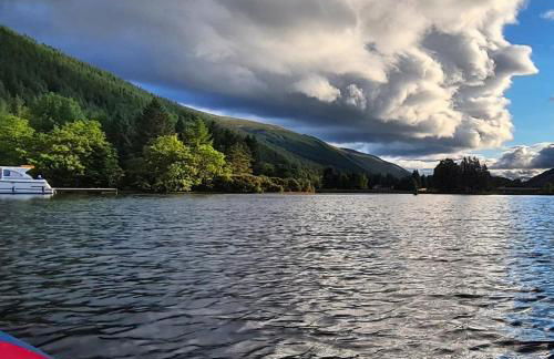 Bonnie Lodge-Lochside Location with Hot Tub - Photo 25