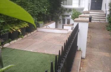Super Kensington apt sleeps 2 to 4 with free WiFi - Foto 22