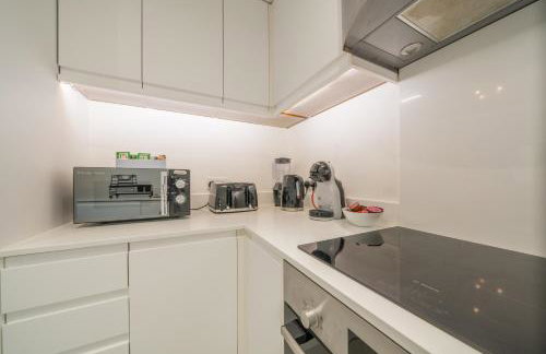New! Modern Elegant 2-Bed Apartment, free parking - Photo 17