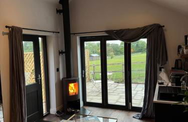 Luxury Spa Cabin with Outdoor Bath, Sauna & Fireplace - Foto 43