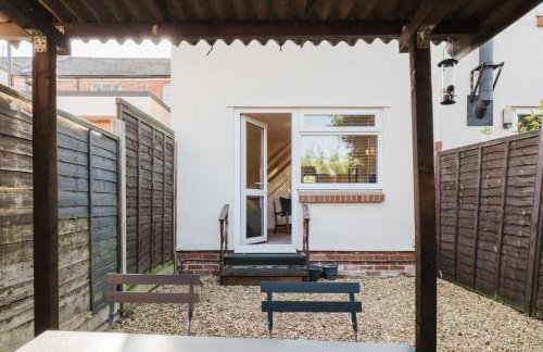 Corner House - Bright 2 Bed in Cheltenham - Photo 103