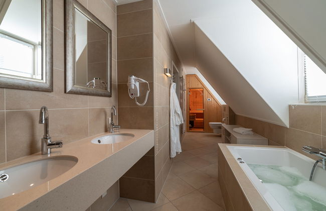 4 bedroom House in Colijnsplaat with garden and terrace - Photo 4