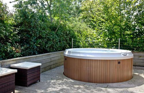 The Retreat, Strawberryfield Park - Photo 6